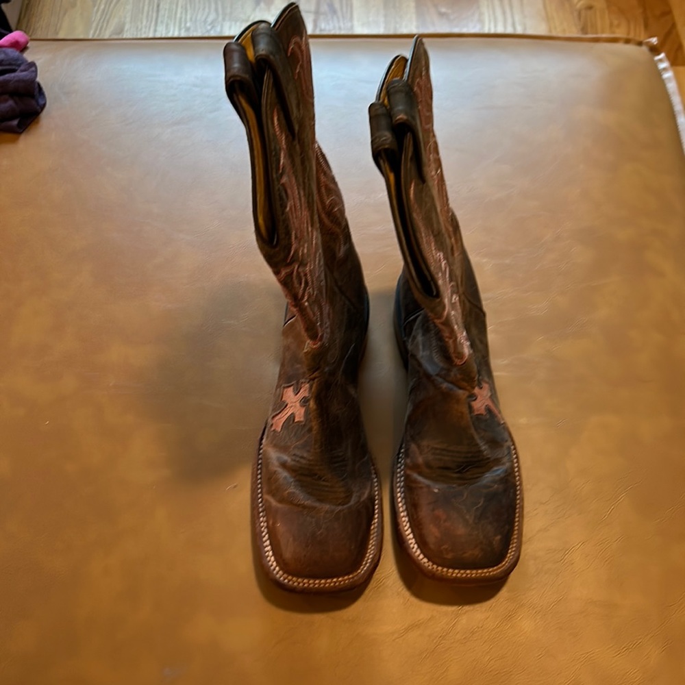 Genuine leather brown cowgirl boots with pink stitching
